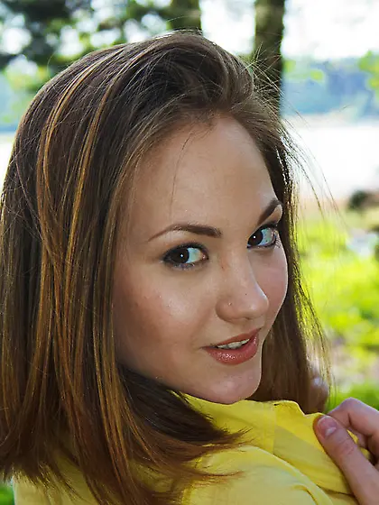 Country cutie drops daisy