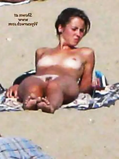 Beach unwrapping,  unwrap or getting naked
