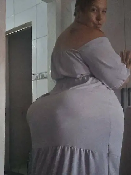 Hermosa Nalgona Latina