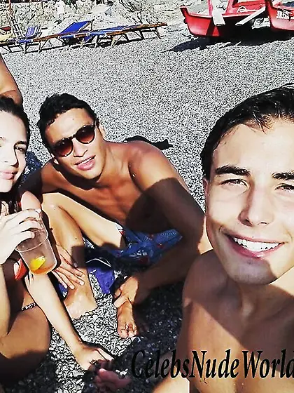 Sexy pics of Emily Ratajkowski