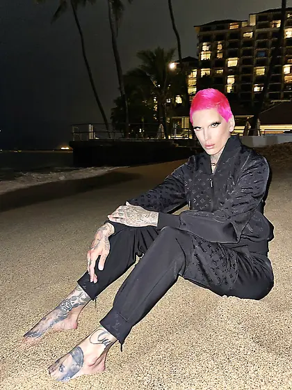 Jeffree Star tattooed makeup twink