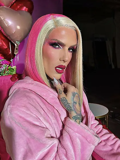 Jeffree Star tattooed makeup twink