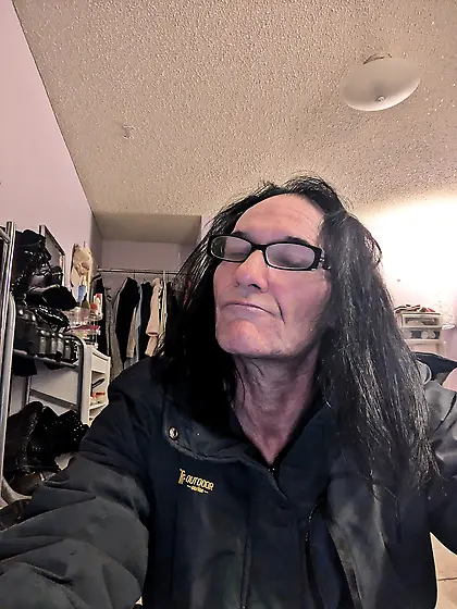 Chubby tranny slut rides the big ones