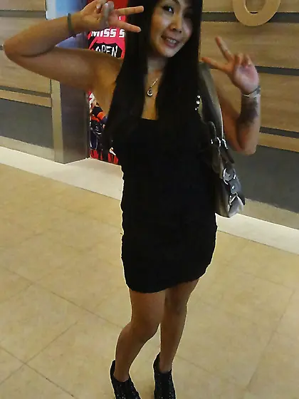 Playful Thai lady exposes her pussy and prepares for hot sex