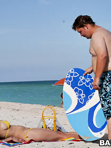 Shyla Haze meets a guy on the beach and goes home for the MFM