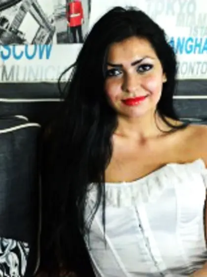 Brunette missmonique perform cameltoe