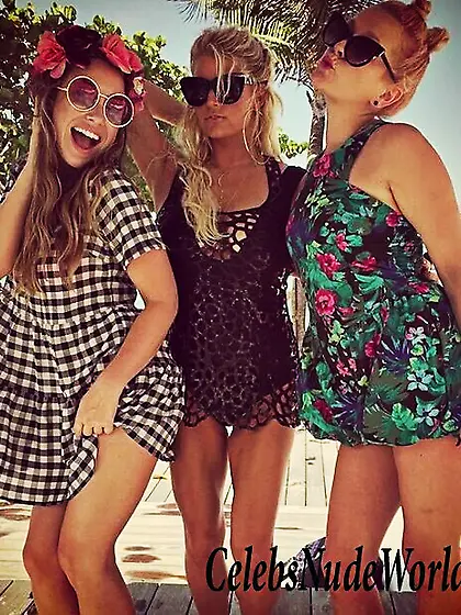 Jessica Simpson sexy photo