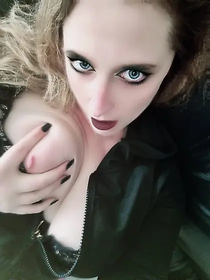 Newbie SexyMary shows an impression from herself