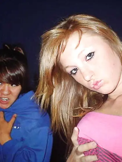 Redhead inexperienced teenager selfshots