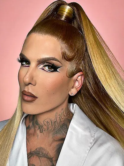 Jeffree Star tattooed makeup twink