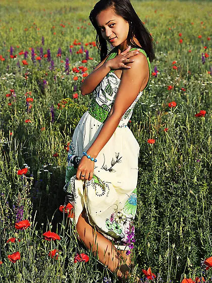 Teen model babe Shrima Malati is taking off her light dress and