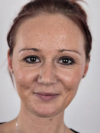 MILF deletes all the clothes with inept moves and remains naked