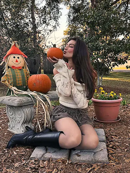 Rachel Pizzolato Thanksgiving Photoshoot 11/27/25