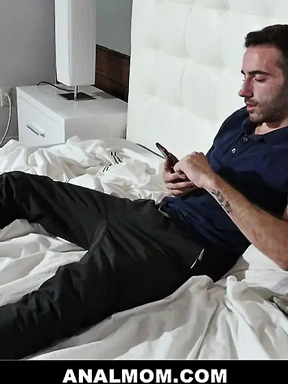 Slutty stepmom goes on an anal ride