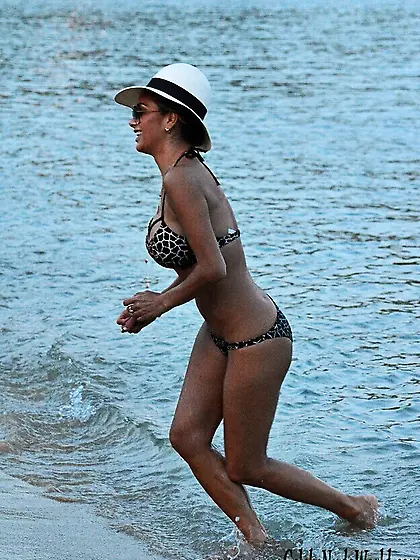 Nicole Scherzinger pics in bikini