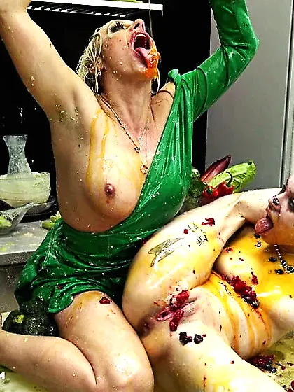 Anna de Ville Fucks Veg