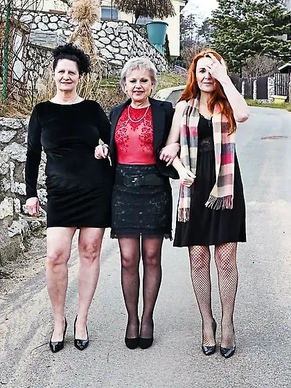 Glory Holes go down at GroupMams