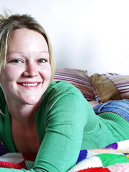 Firm booty blondie is going to show her ass and tiny pussy