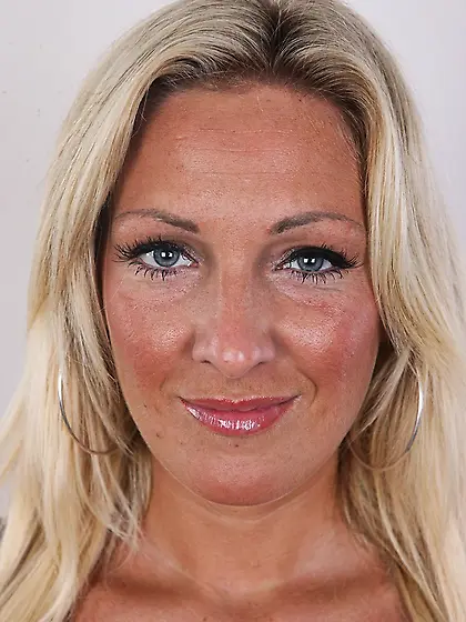 Super hot blonde lady