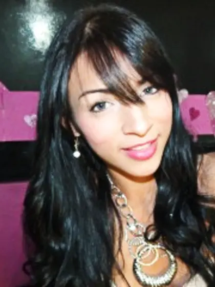 Brunette Young Shemale Newdolltsxxx Striptease.