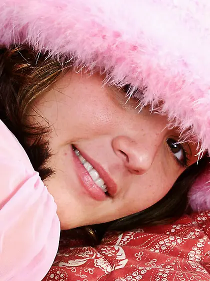 Hot posing and pussy spreading scene with cute teen Bailey Nubil