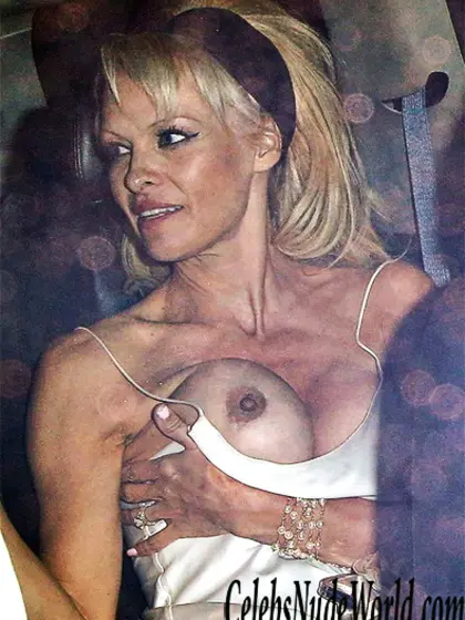 Pamela Anderson Nude