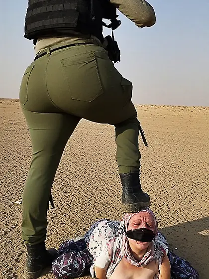 Thicc Israeli Steps On Muslim
