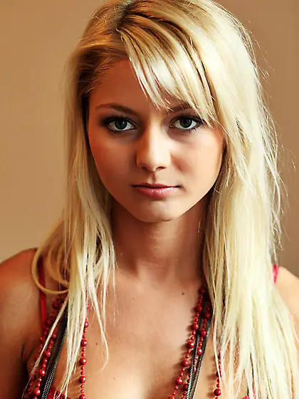 Hot blonde red strips