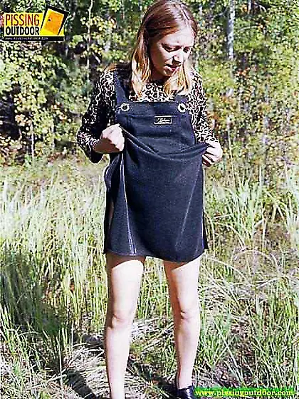 Peeing girl without pantiesfriend