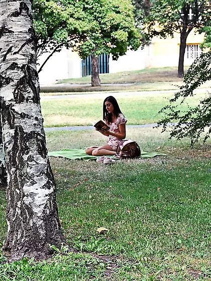 20 yo Brunette Iwia Hand jobs