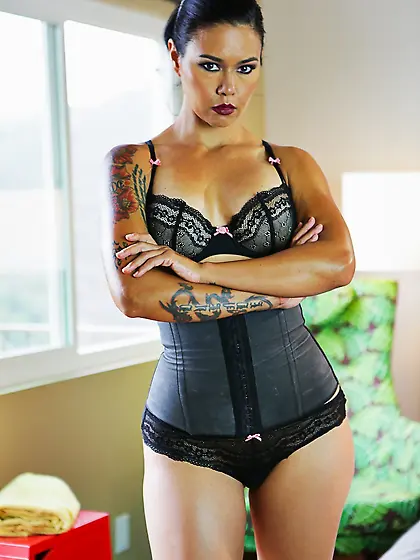 Exotic cougar and young blonde stepdaughter show they are ready