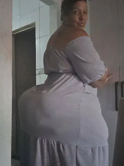 Hermosa Nalgona Latina