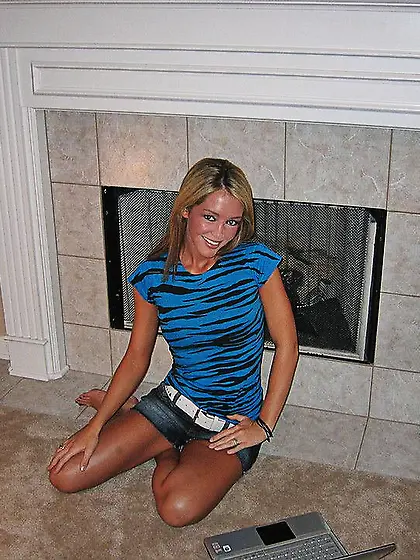 Giggling blonde chick Foxy Jacky strips and toys her sexy hairle