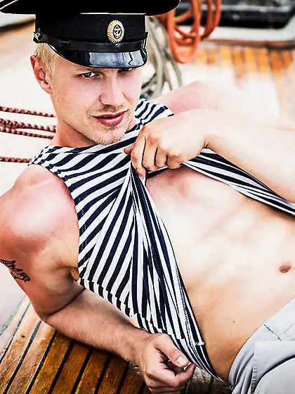 White man a0vancewhite striptease