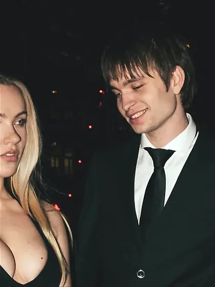 Sexy Juultje sharing her IQ