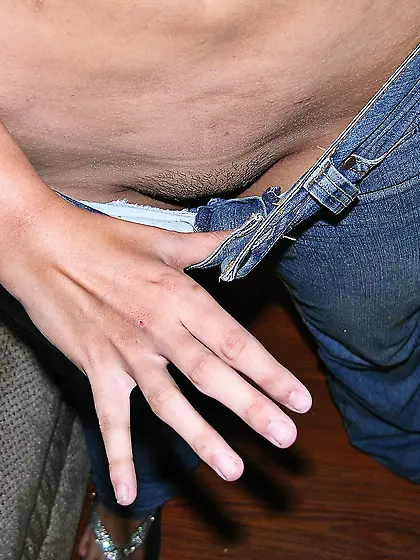 Hot Amateur Spreads Legs