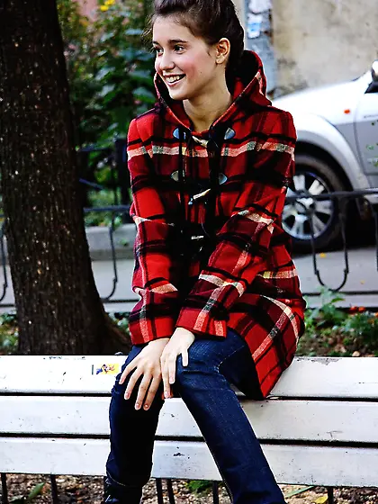 Nicole felt bored sitting