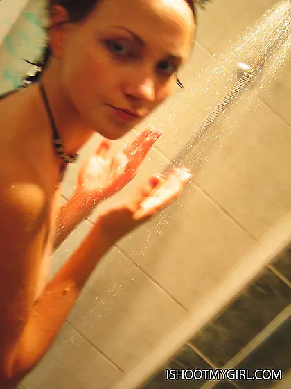 Skinny girl Tanya picked on phone camera showing how she loves s