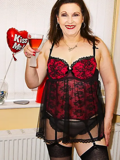 Chubby brunette milf maroon