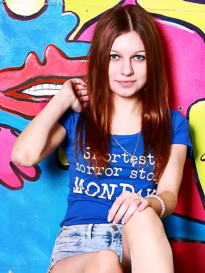 Teen auburn hair small