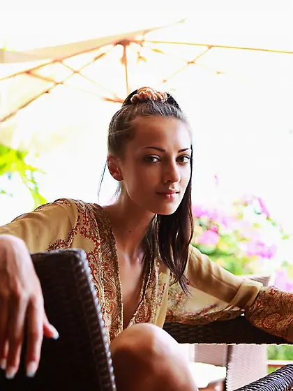 Dazzling brunette chick Anna Aj leaves nothing but her high heel