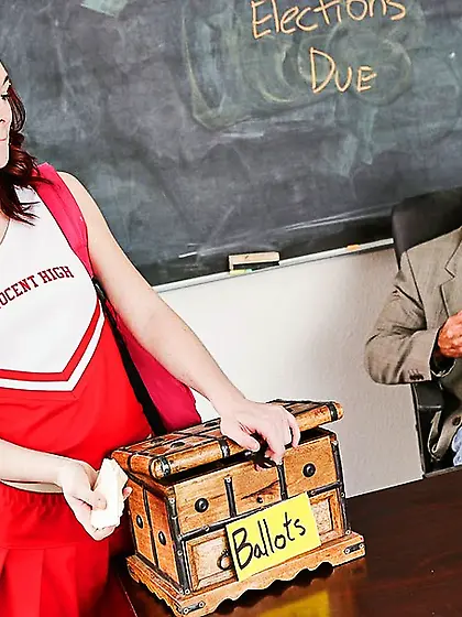 Red head cheerleader seduced