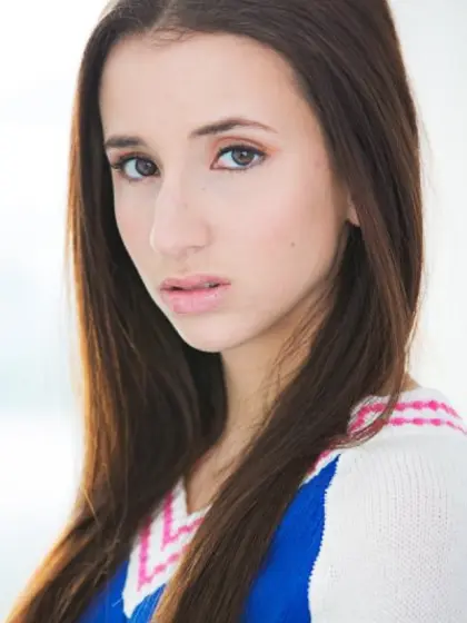Frisky brunette Belle Knox spreads her pantyhose legs and gets d