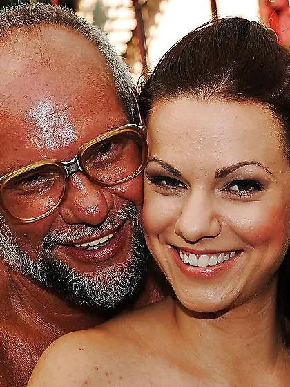 Lustful young hottie pleases the old dude with outdoor blowjob a