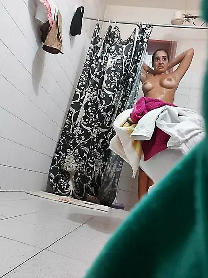 le espiaron a mi vecina