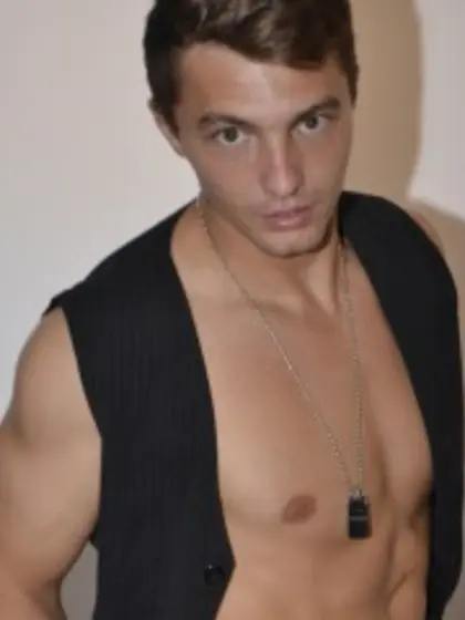 Brunette Hugodirty Roleplay.