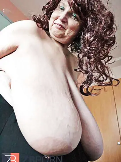 Anika Q-bowl - Mature PLUMPER Mighty Hangers