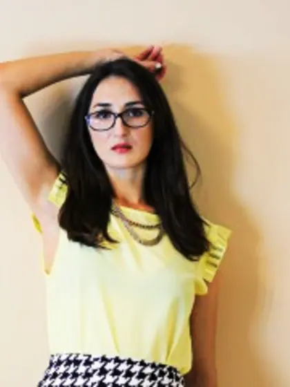 Brunette Amellyaa Dancing.