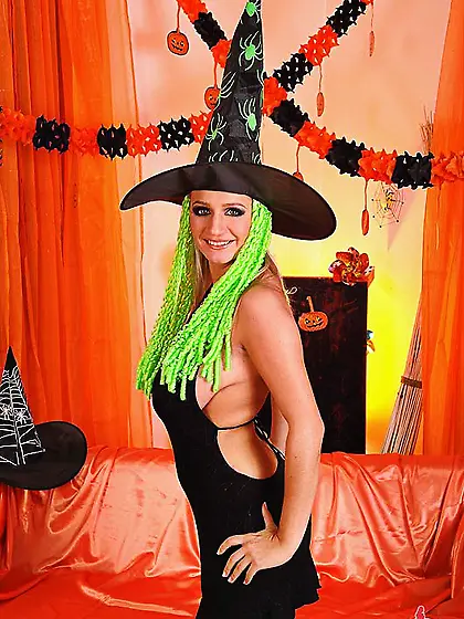 Incredible chick in witch costume Wendy Westy shows the miracles