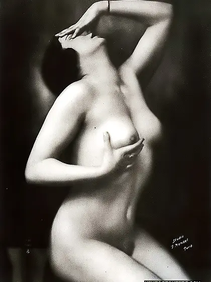 Smiles strikes pose heels